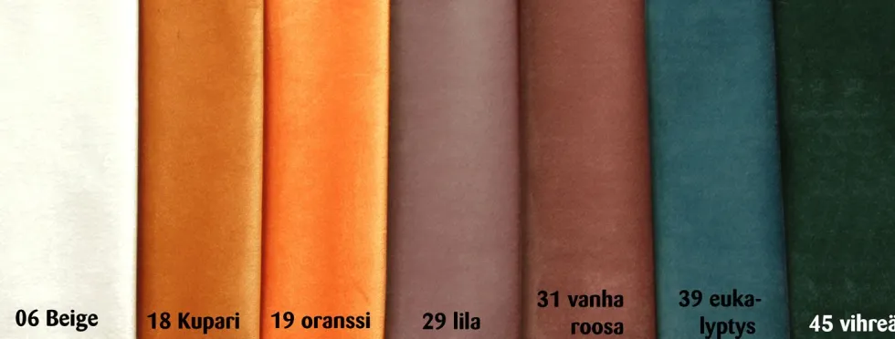 Amelie samettisohva divaanilla, Vanharoosa