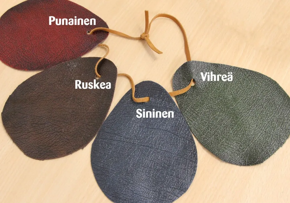 Chesterfield nahkakulmasohva, eri värejä